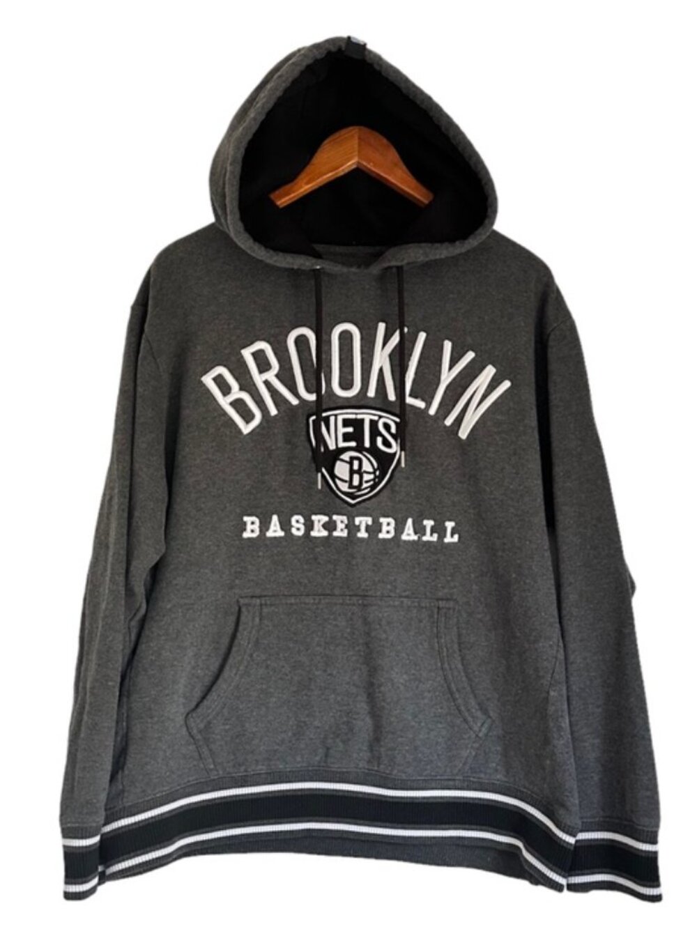 UNK Brooklyn Nets Embroidered Hooded Sweater Size XL